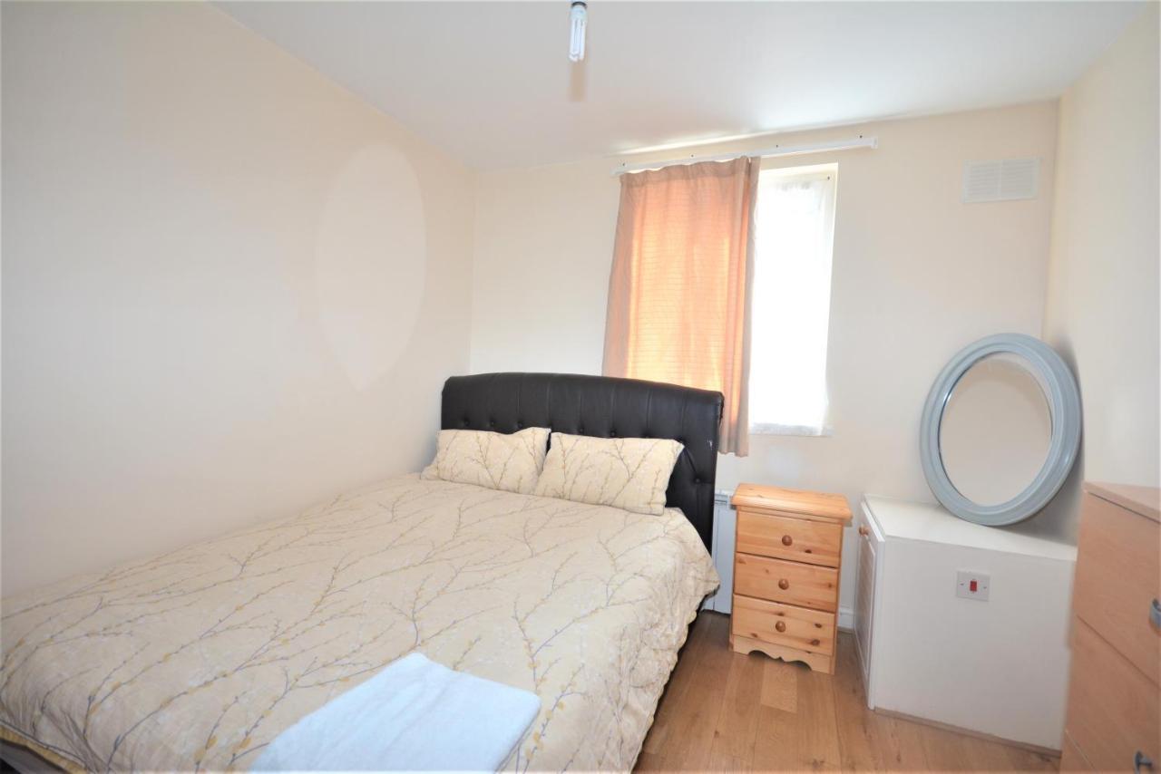 London Deluxe 6 Bedroom House Dagenham Exterior photo