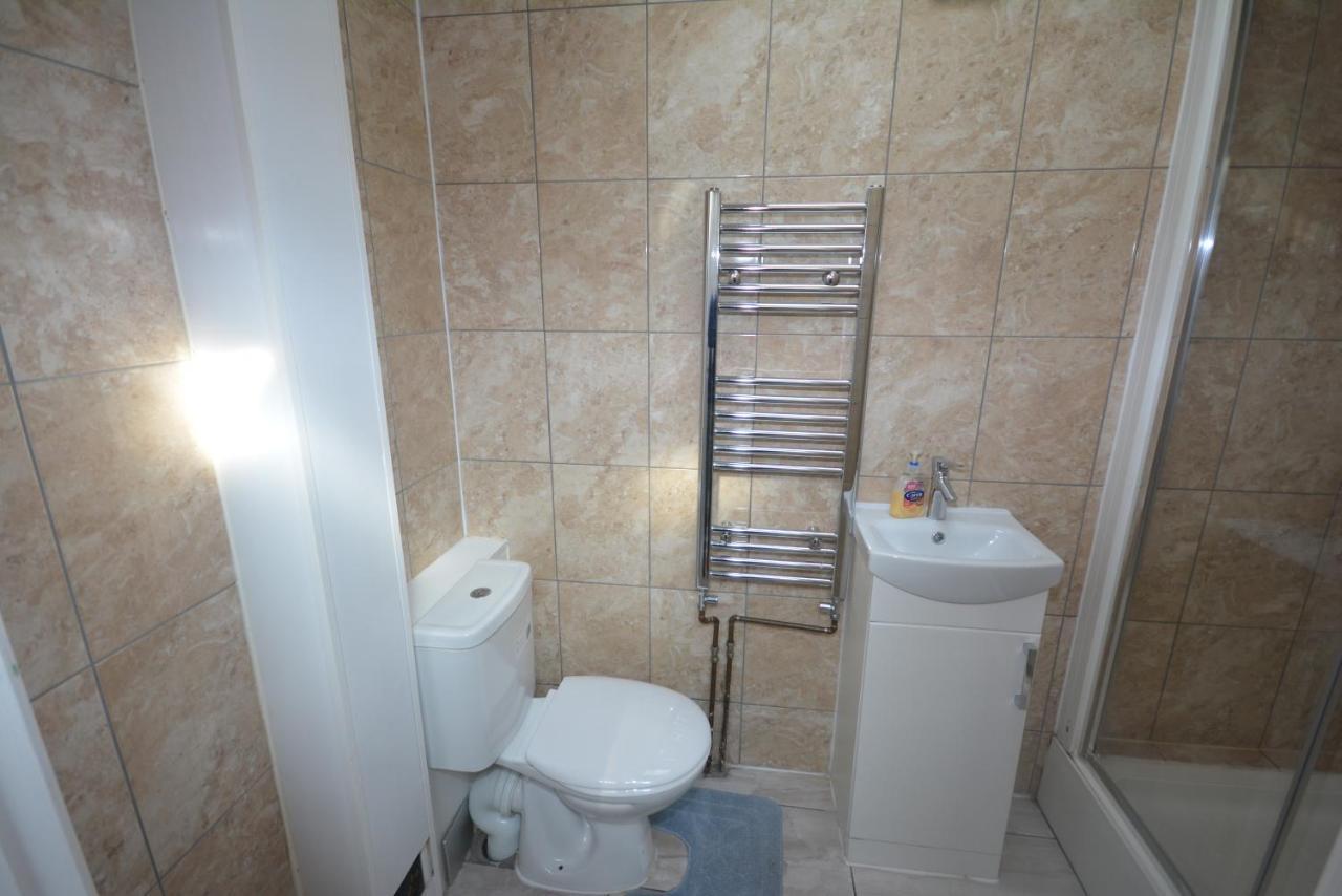 London Deluxe 6 Bedroom House Dagenham Exterior photo
