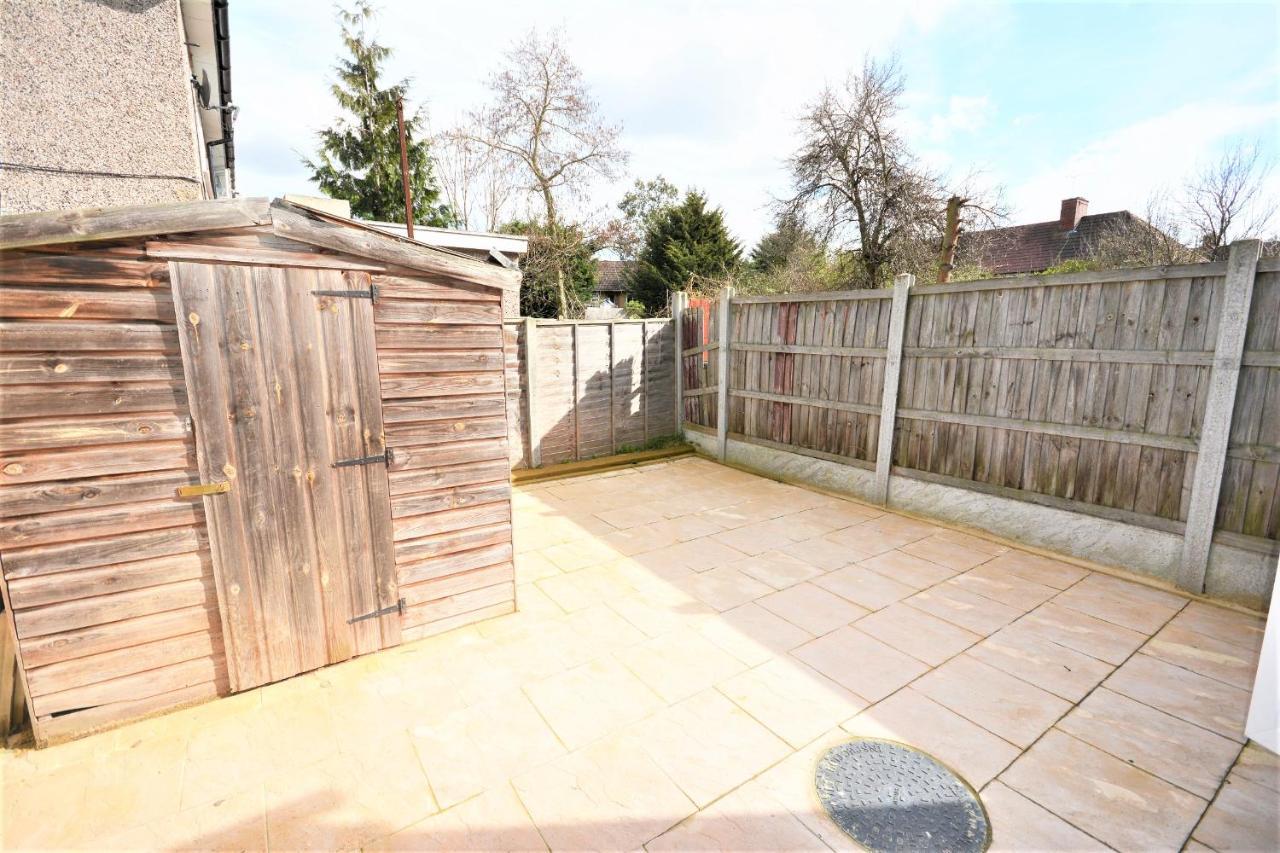 London Deluxe 6 Bedroom House Dagenham Exterior photo