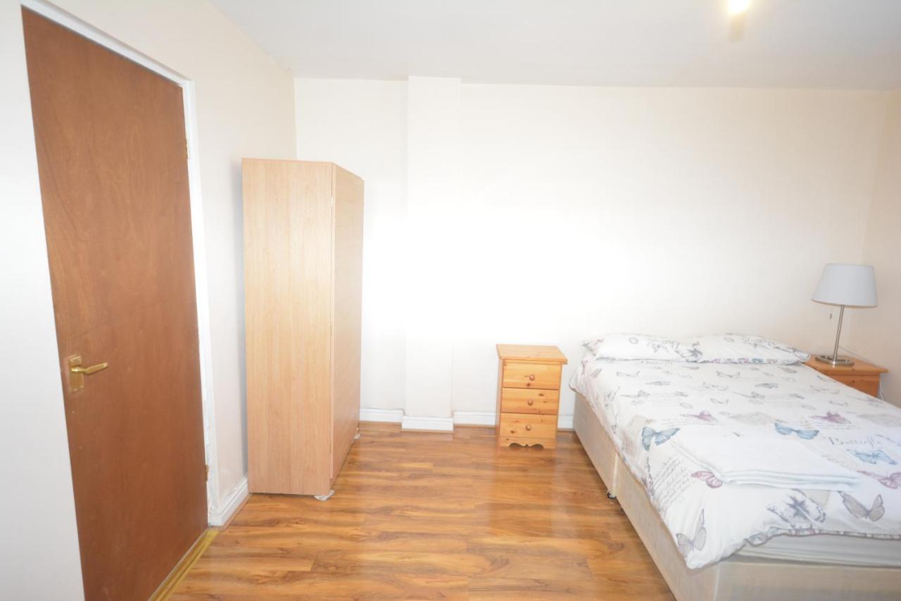 London Deluxe 6 Bedroom House Dagenham Exterior photo