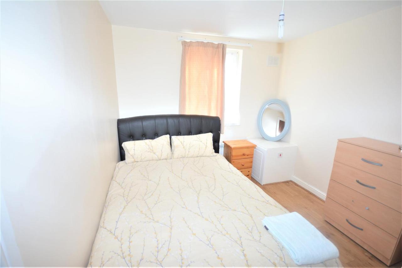 London Deluxe 6 Bedroom House Dagenham Exterior photo