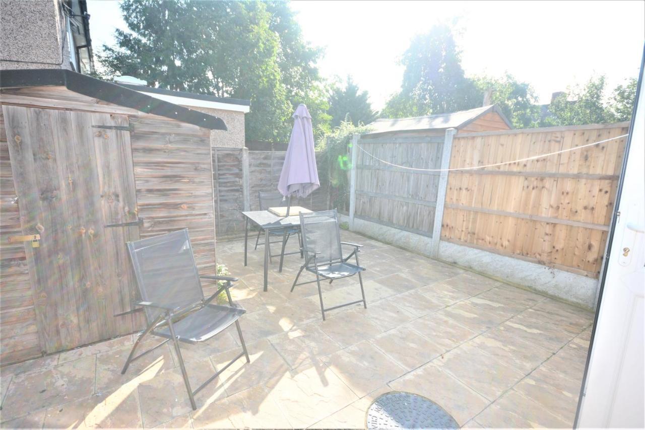 London Deluxe 6 Bedroom House Dagenham Exterior photo