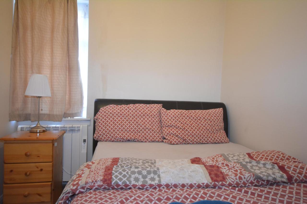 London Deluxe 6 Bedroom House Dagenham Exterior photo