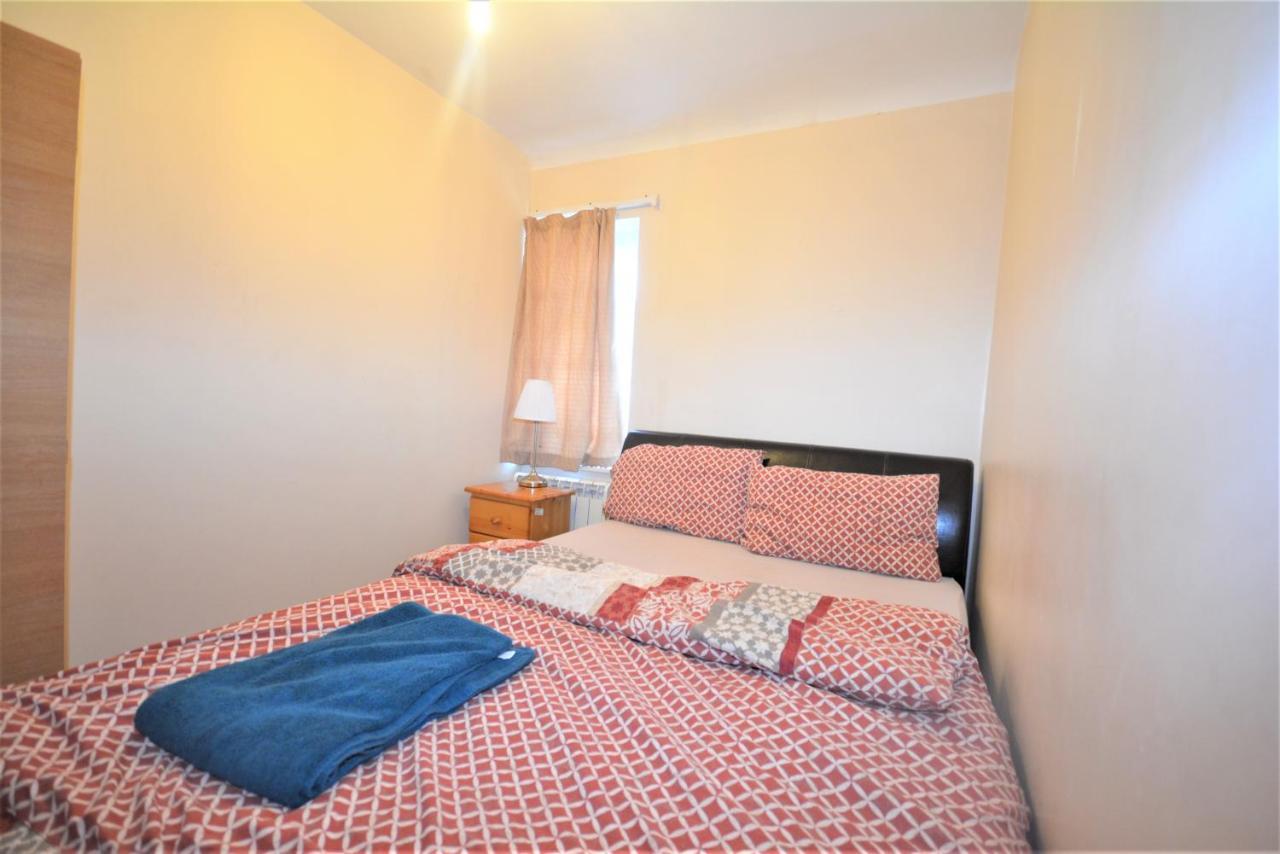 London Deluxe 6 Bedroom House Dagenham Exterior photo