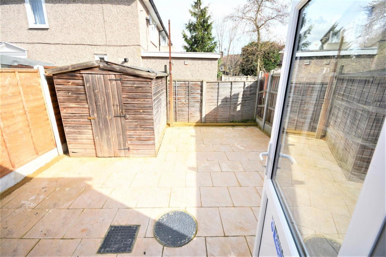 London Deluxe 6 Bedroom House Dagenham Exterior photo