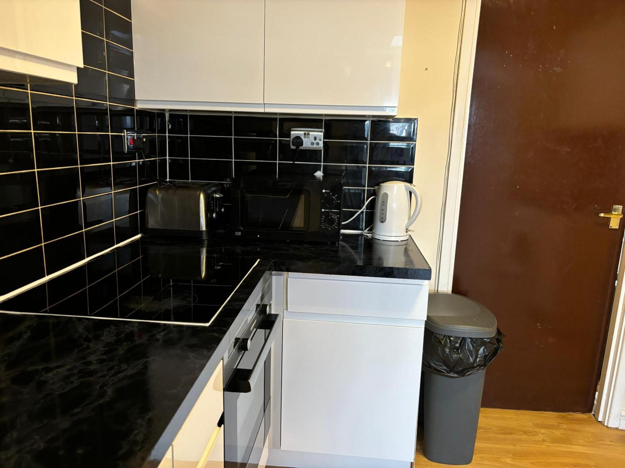 London Deluxe 6 Bedroom House Dagenham Exterior photo