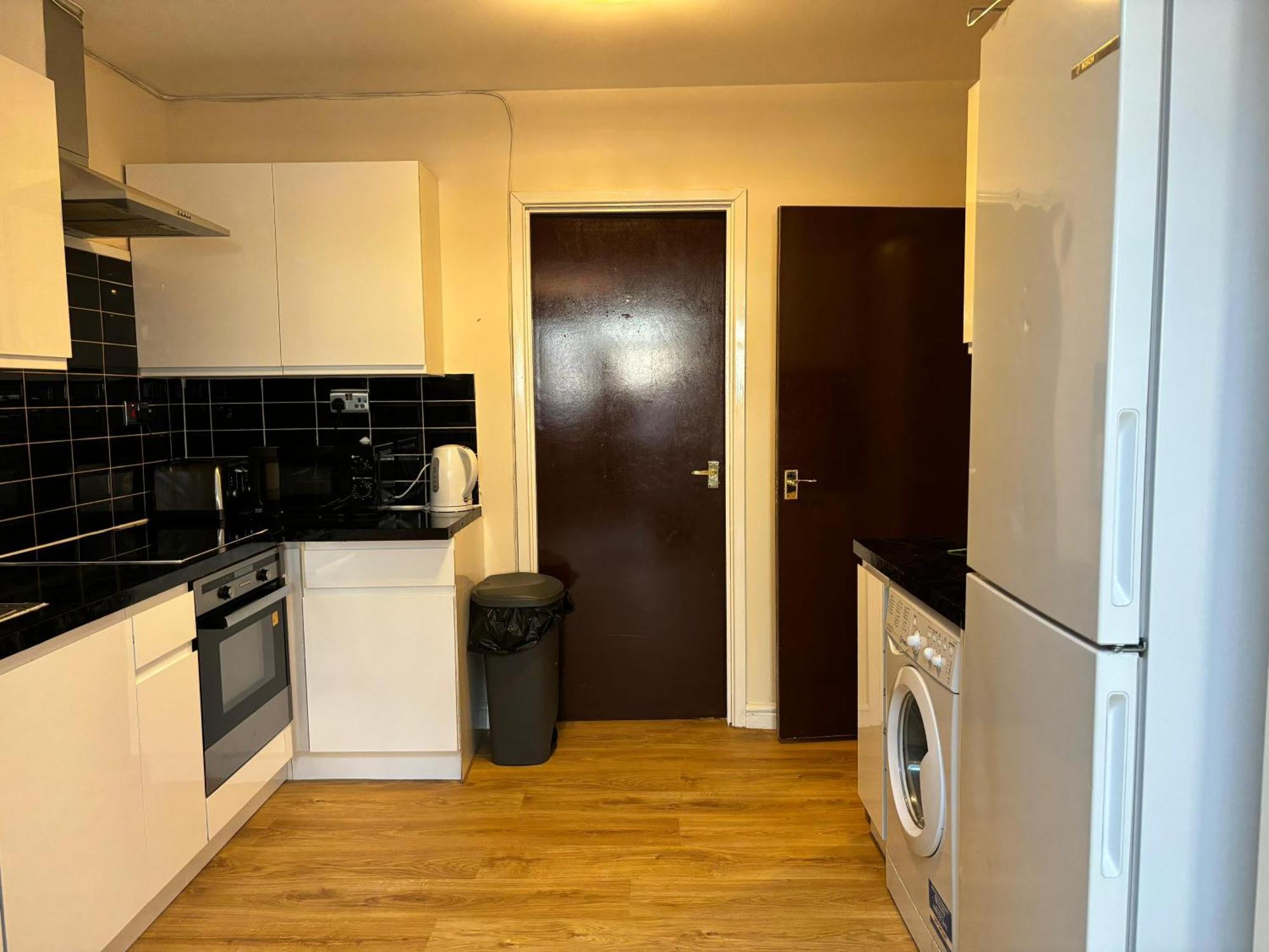 London Deluxe 6 Bedroom House Dagenham Exterior photo